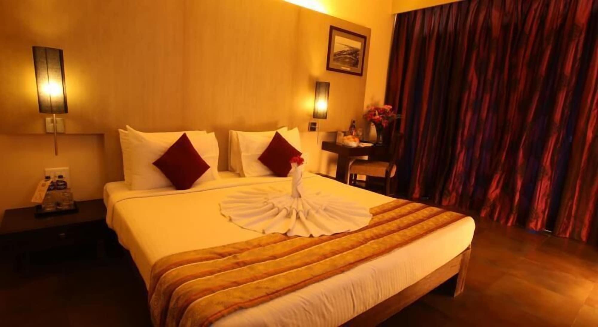 Marquis Beach Resort Candolim Bagian luar foto