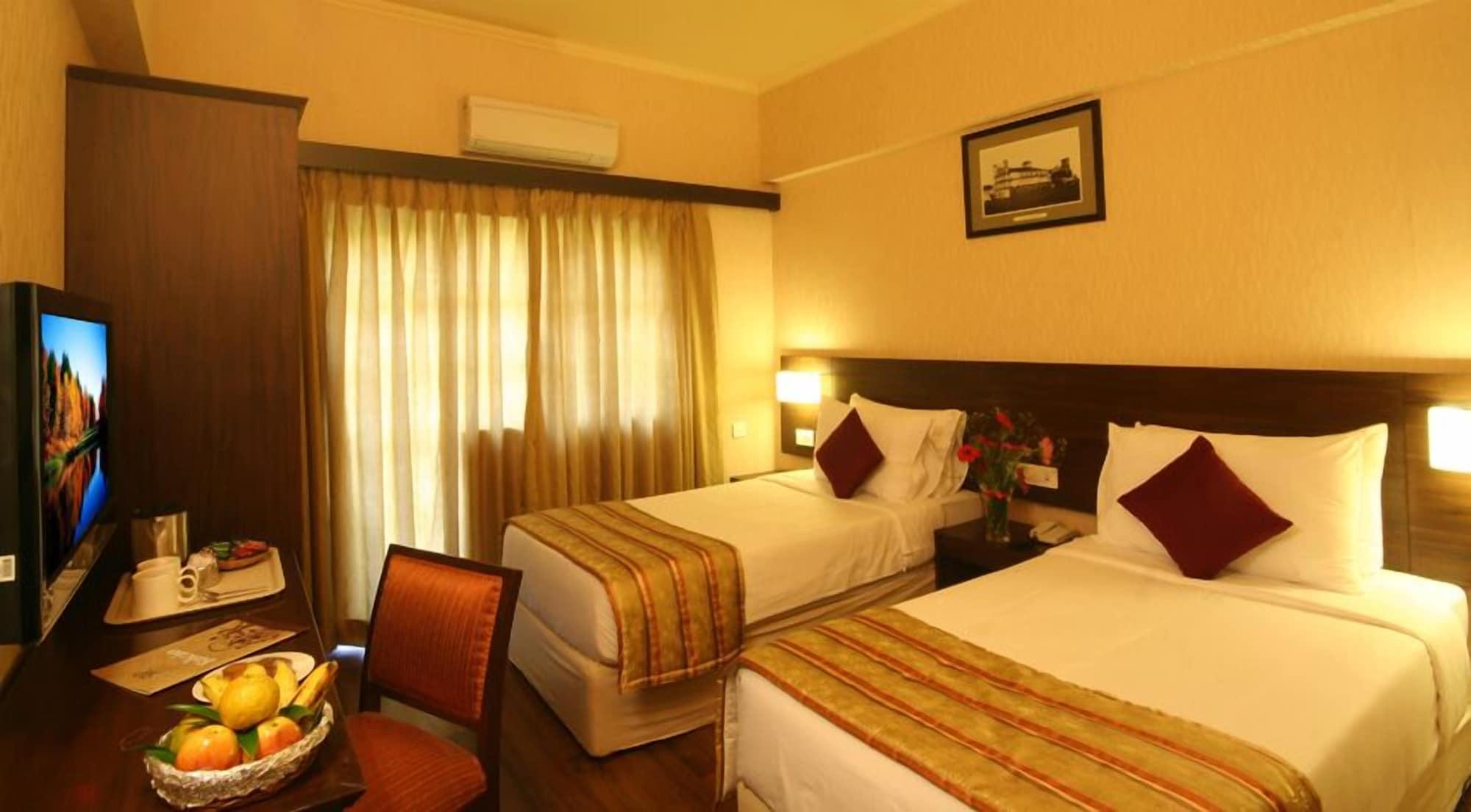 Marquis Beach Resort Candolim Bagian luar foto