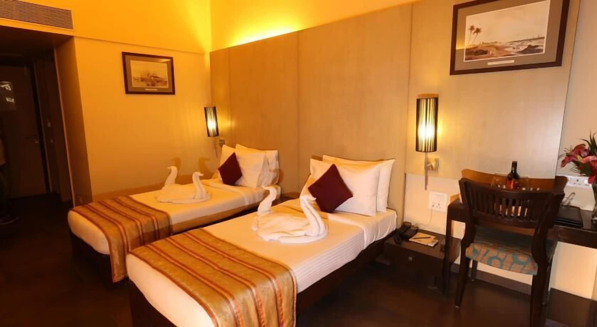 Marquis Beach Resort Candolim Bagian luar foto