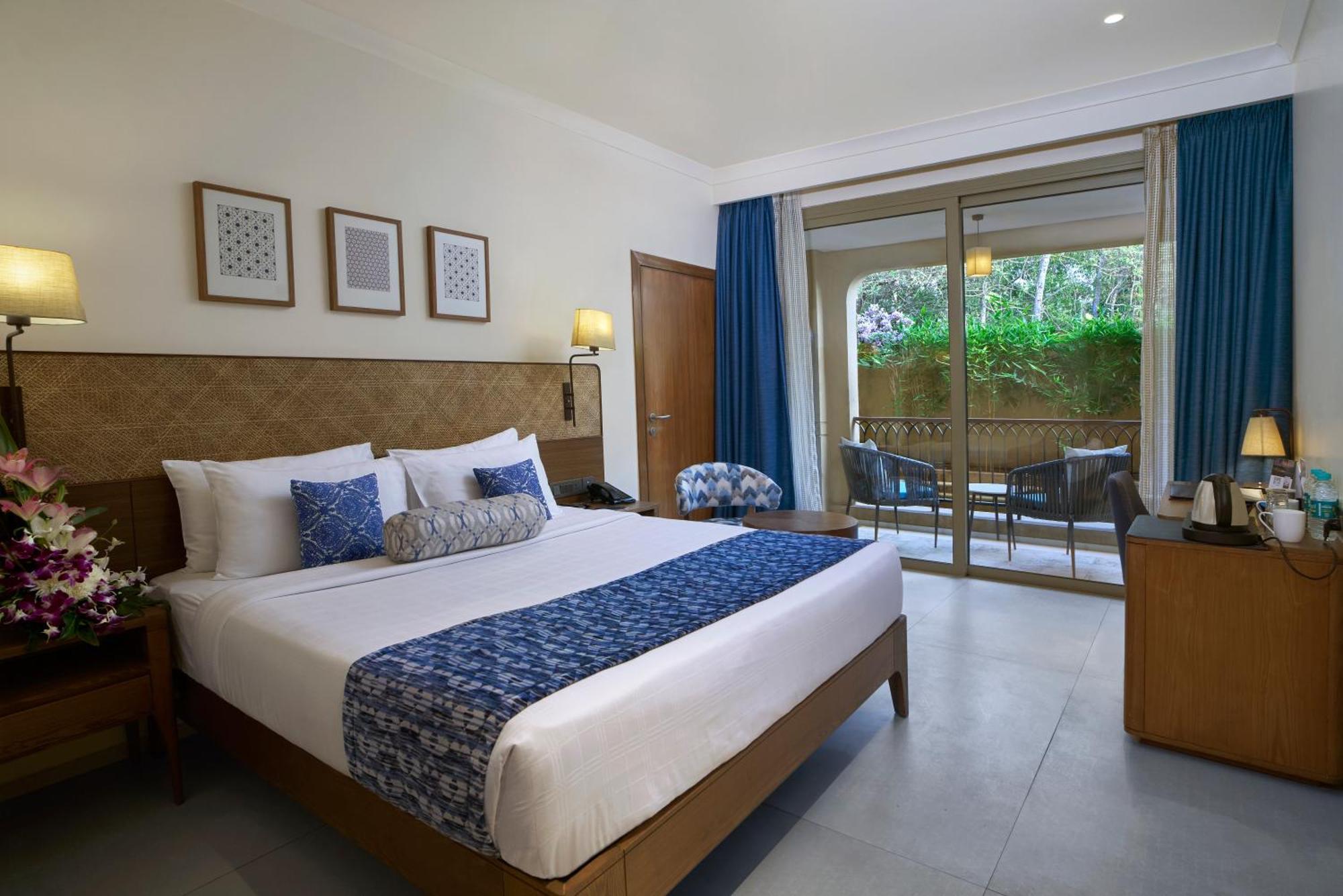 Marquis Beach Resort Candolim Bagian luar foto