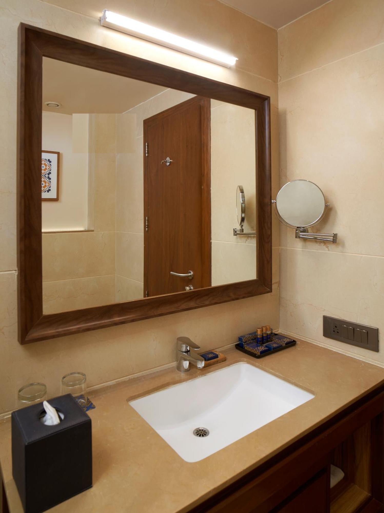Marquis Beach Resort Candolim Bagian luar foto