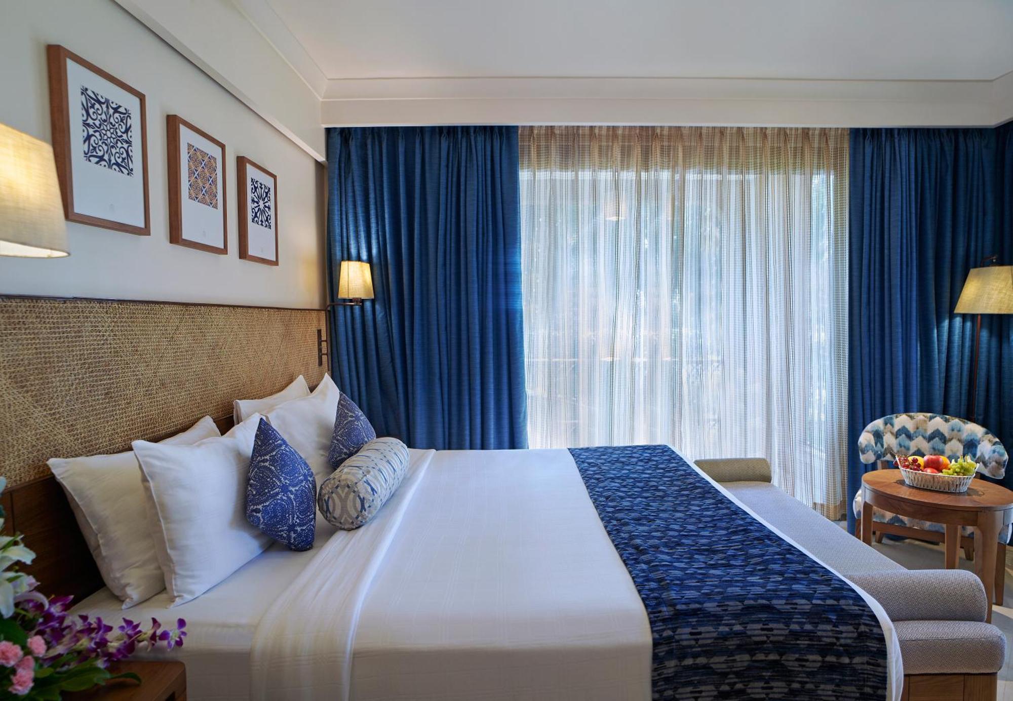 Marquis Beach Resort Candolim Bagian luar foto