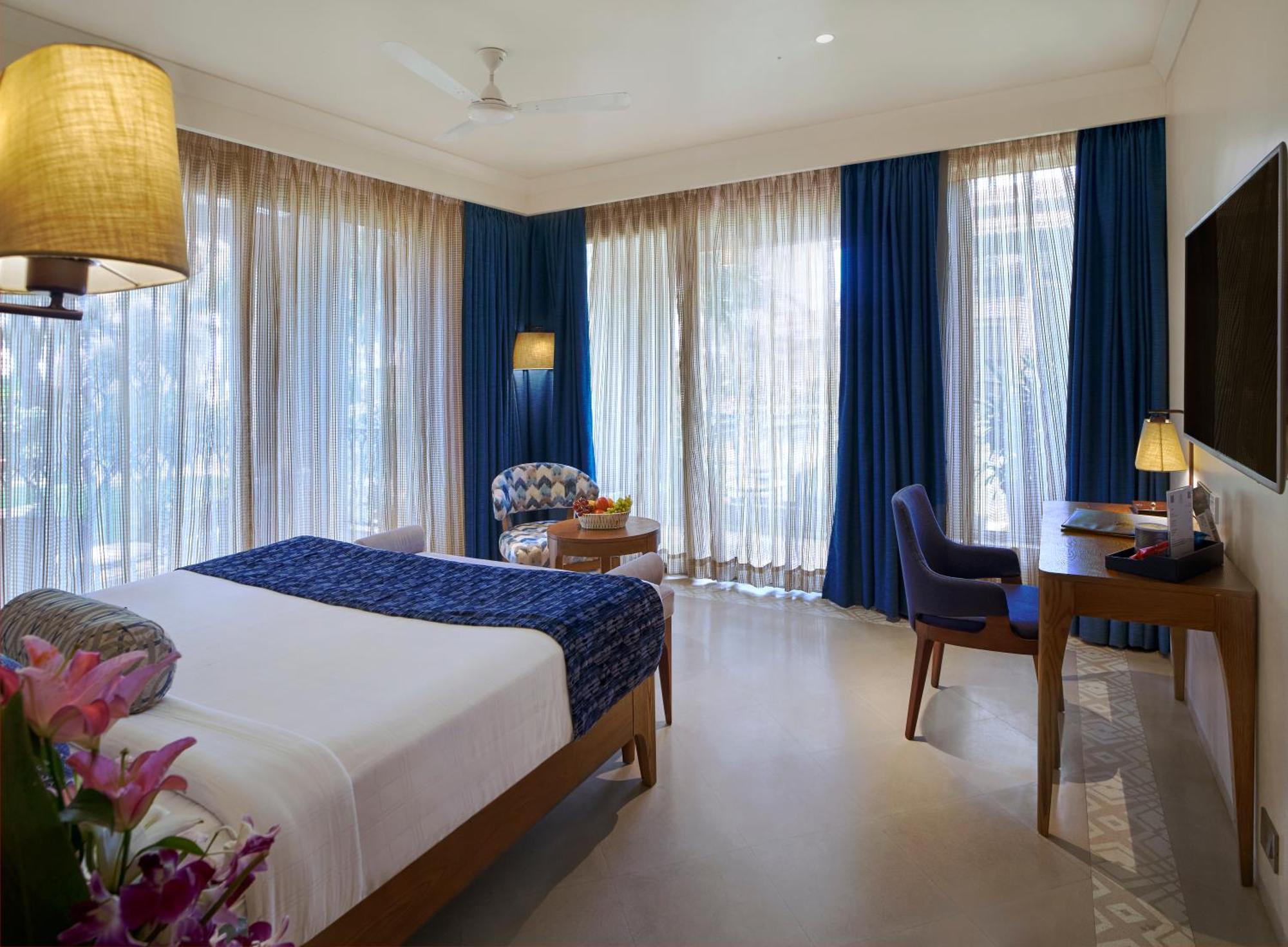 Marquis Beach Resort Candolim Bagian luar foto