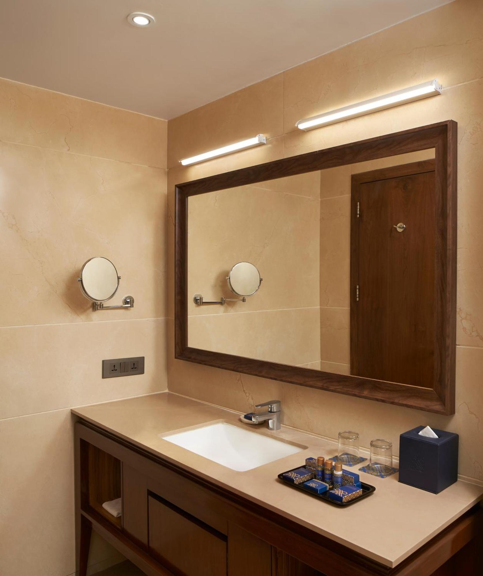 Marquis Beach Resort Candolim Bagian luar foto