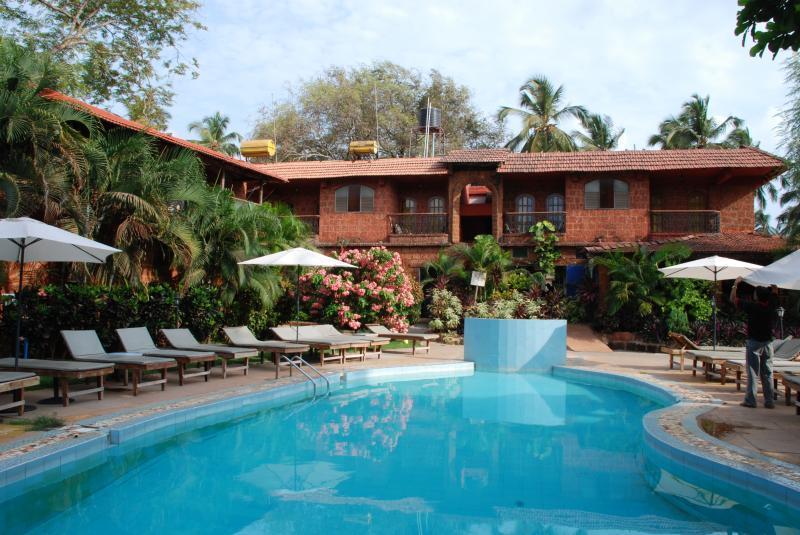 Marquis Beach Resort Candolim Bagian luar foto