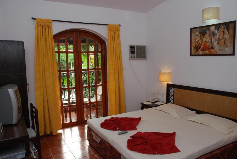 Marquis Beach Resort Candolim Bagian luar foto