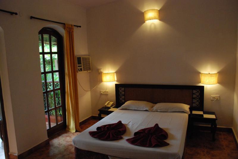 Marquis Beach Resort Candolim Bagian luar foto