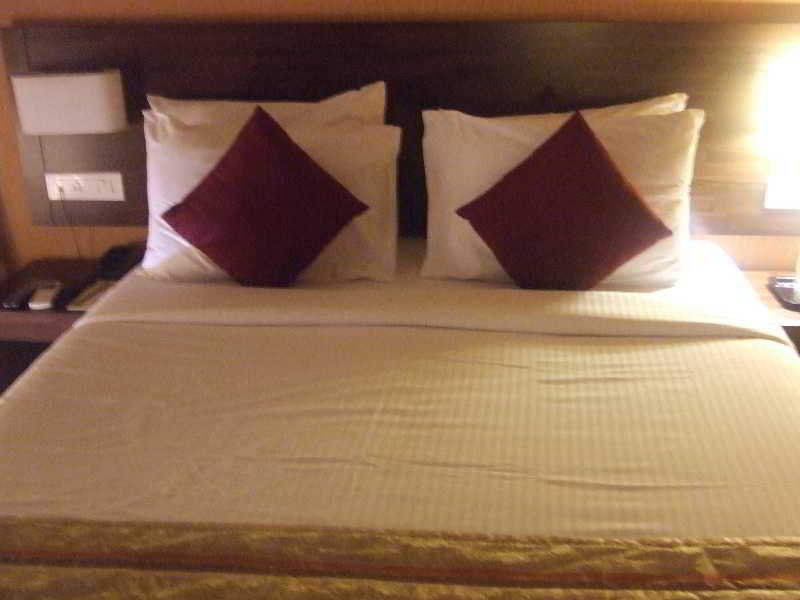 Marquis Beach Resort Candolim Bagian luar foto