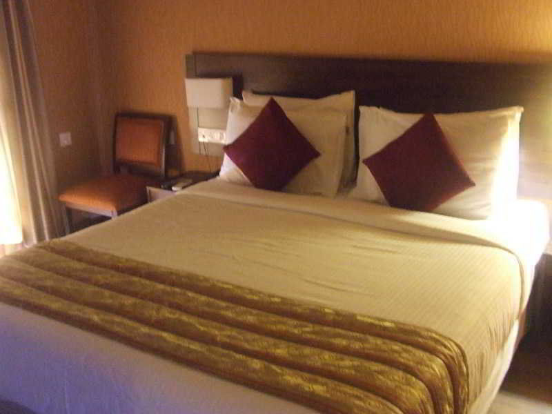 Marquis Beach Resort Candolim Bagian luar foto