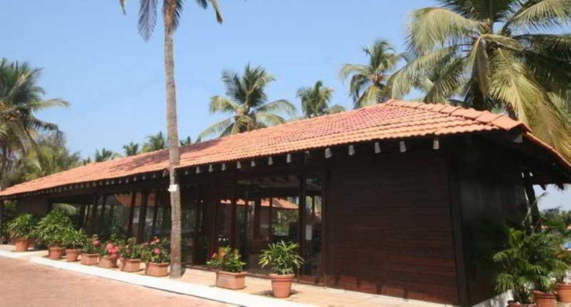 Marquis Beach Resort Candolim Bagian luar foto