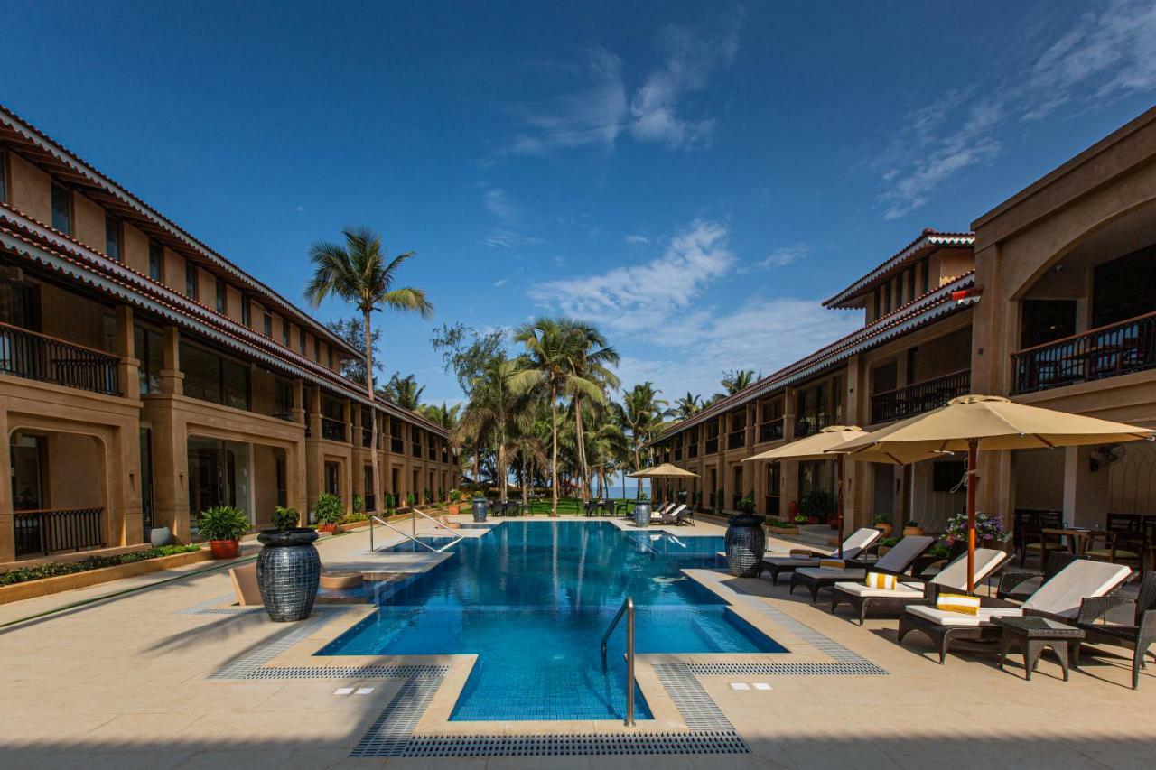 Marquis Beach Resort Candolim Bagian luar foto