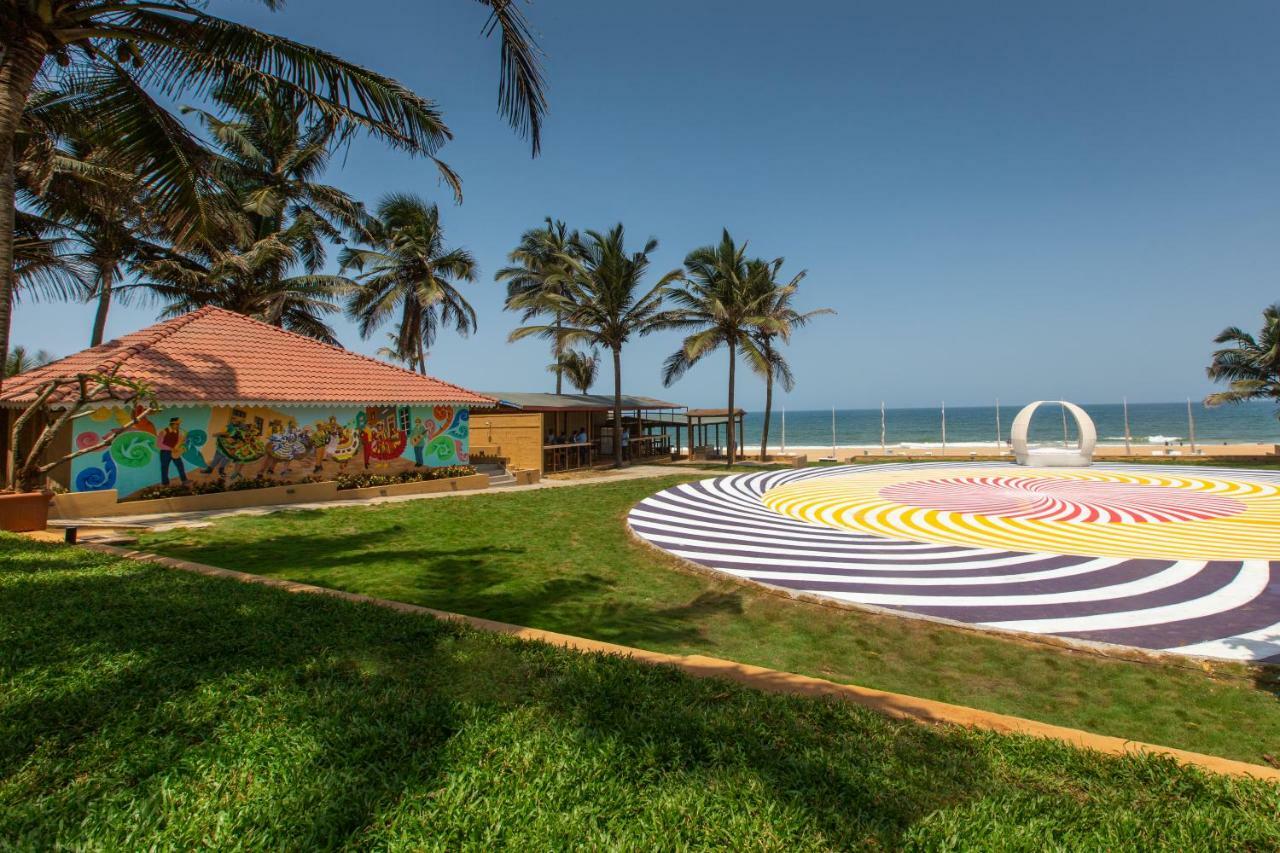 Marquis Beach Resort Candolim Bagian luar foto